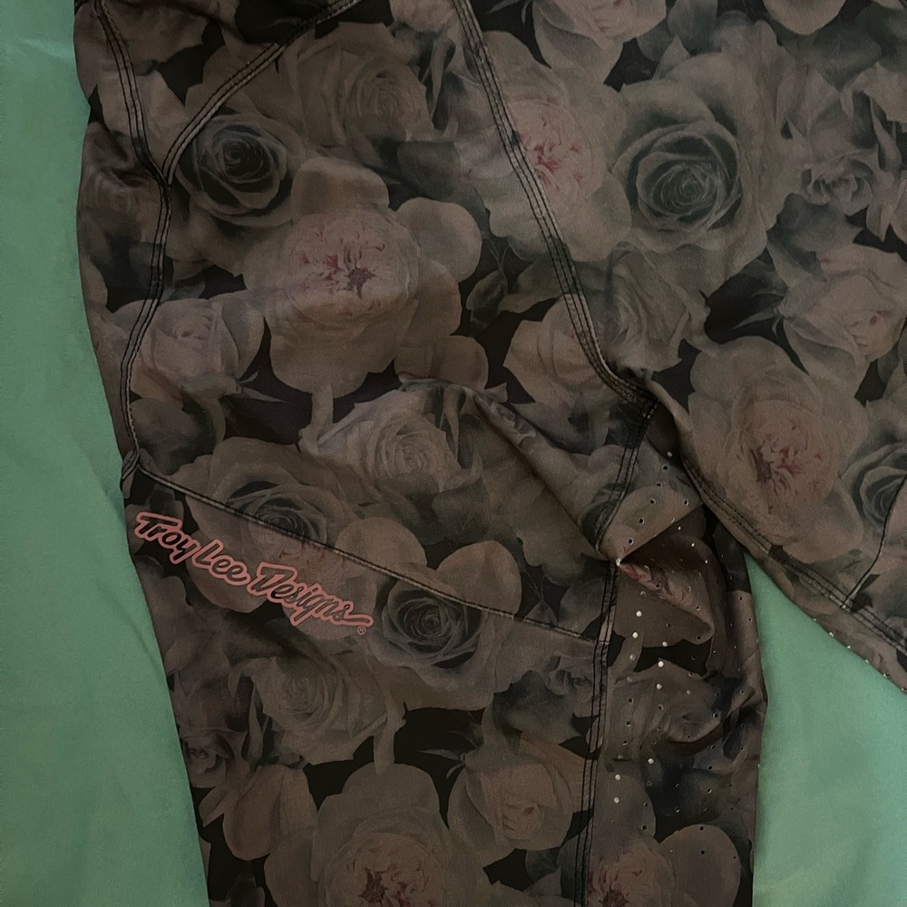 Troy Lee Designs Floral Women's Shorts Size Large - Picture 4 of 11